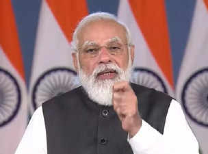 Narendra Modi gifts KULLU's hemp footwear to Kashi Vishwanath Temple priests 
